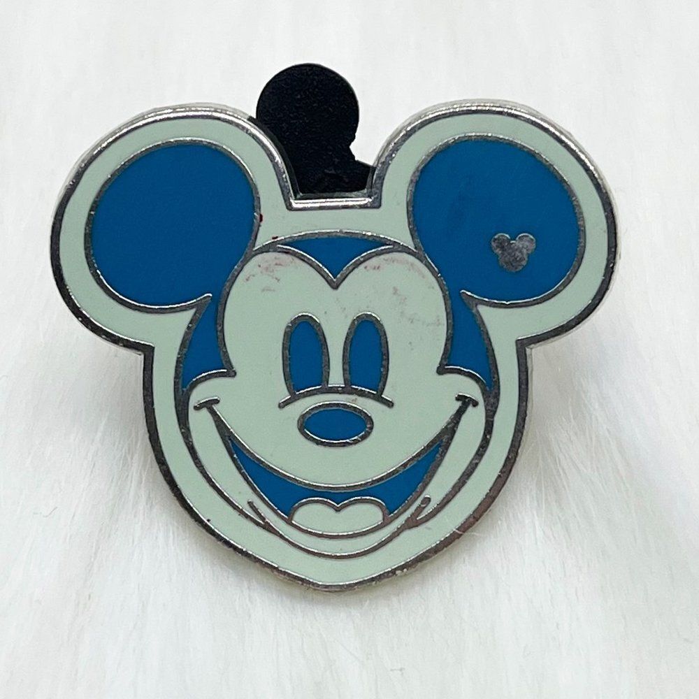 🔮‎ 5/$25 Disney Blue Mickey Mouse Pin